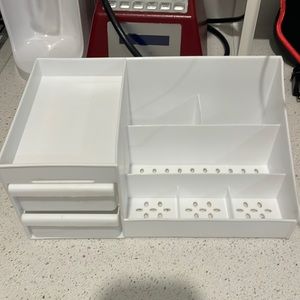 Makeup organizer